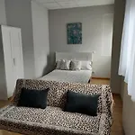 Apartment En Kuko 2 Al Lado Metro *